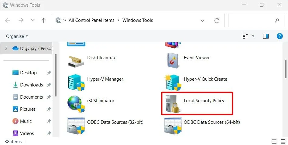 Tìm tùy chọn Chính sách Bảo mật Cục bộ trong Windows Tools từ Control Panel