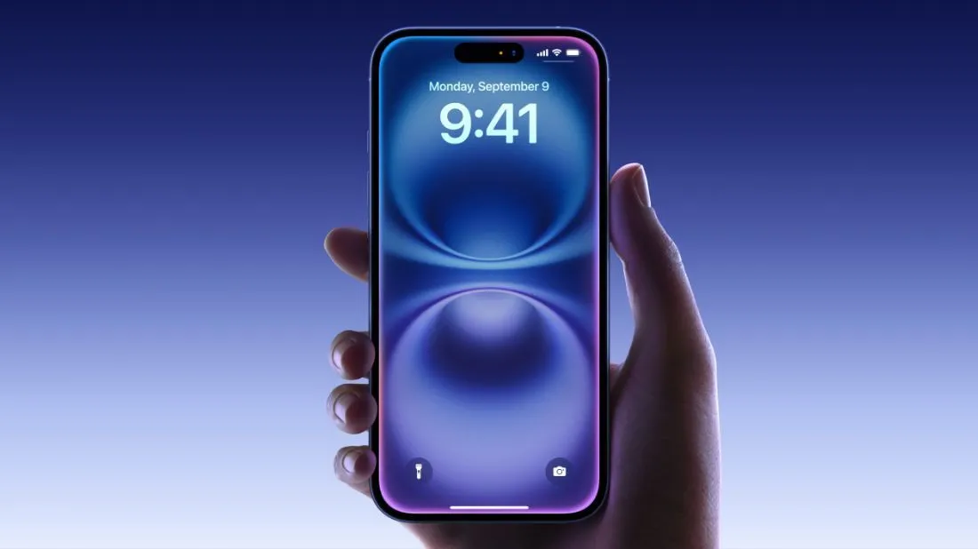 Tính năng Apple Intelligence đang được kích hoạt trên một chiếc iPhone 16, gây ra vấn đề quá nhiệt.