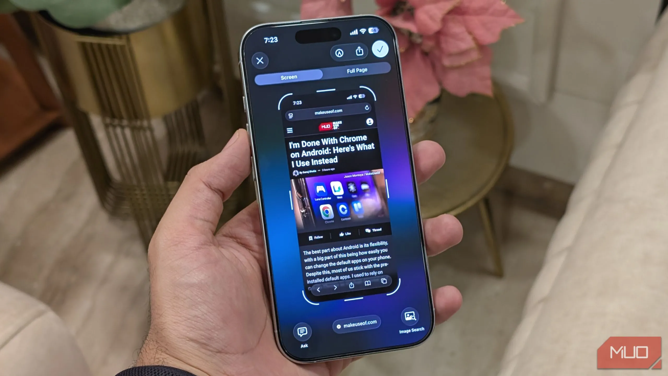 Tính năng Visual Intelligence trên iOS 26 giúp phân tích hình ảnh và đưa ra gợi ý tìm kiếm thông minh.
