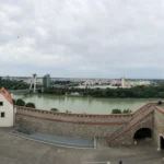 Toàn cảnh thành phố và sông được chụp bằng chế độ panorama truyền thống từ góc nhìn trên cao
