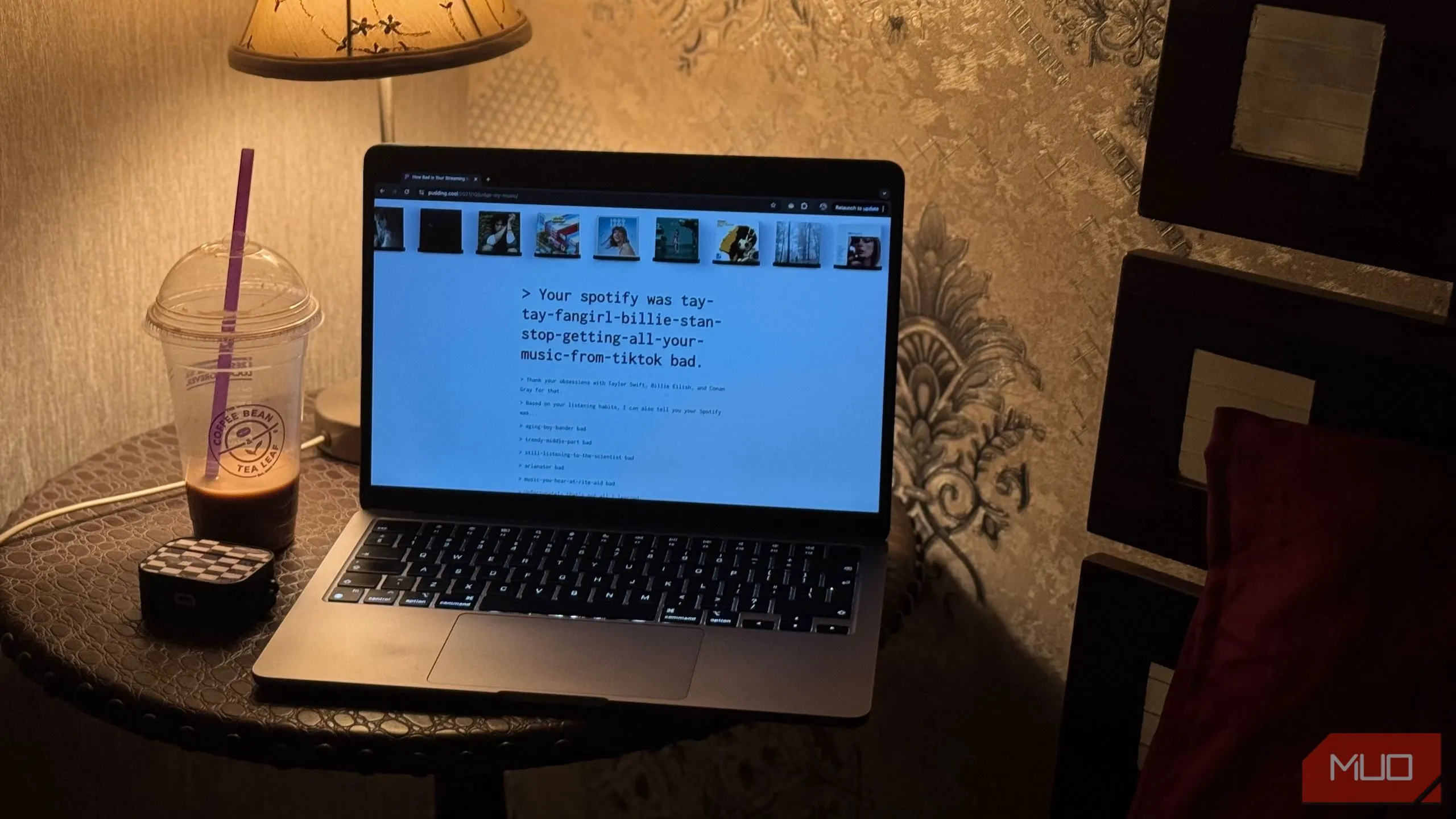 Trải nghiệm duyệt web trên MacBook, minh họa hiệu suất và khả năng tương thích của các trình duyệt hiện nay như Dia hay Safari.