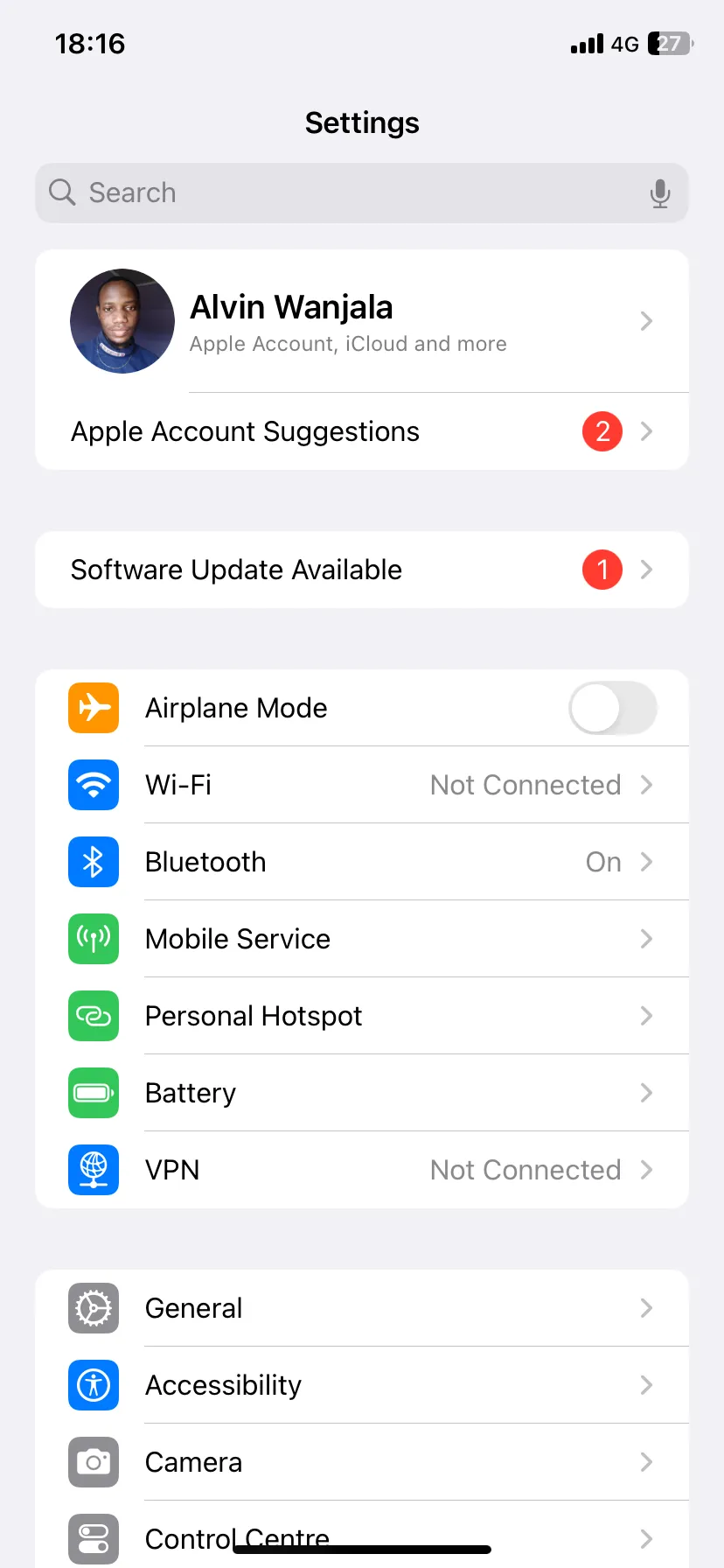Trang cài đặt iPhone hiển thị tùy chọn Dữ liệu di động, bao gồm chế độ Dữ liệu thấp.