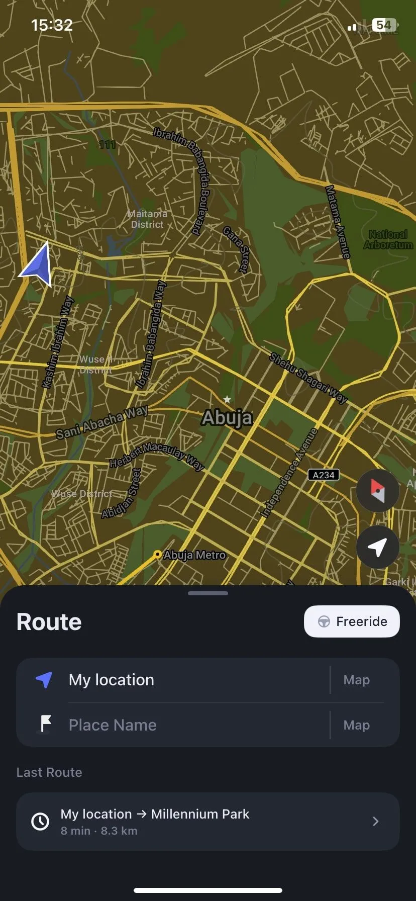 Trang chủ của ứng dụng MAPS.ME hiển thị bản đồ tổng quan, cho phép tải xuống dữ liệu offline nhanh chóng và dễ dàng.