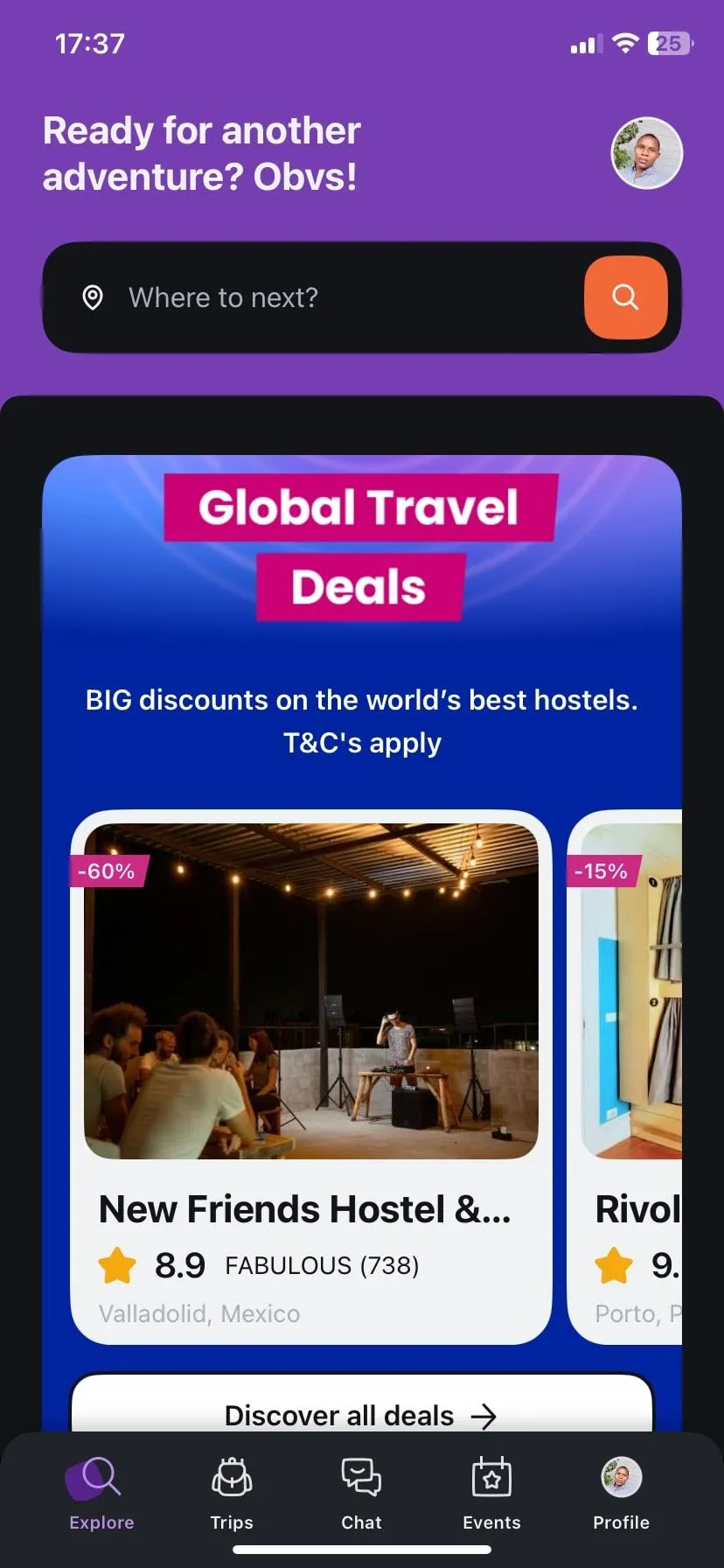 Trang chủ ứng dụng Hostelworld với các lựa chọn tìm kiếm nhà nghỉ, hostel giá rẻ, hiển thị các địa điểm phổ biến
