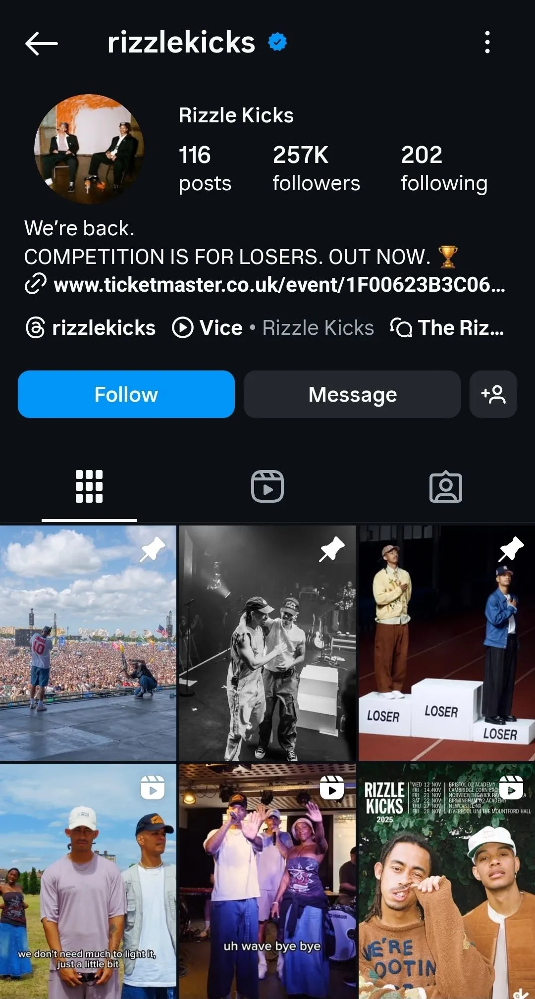 Trang Instagram chính thức của nhóm nhạc Rizzle Kicks, cho thấy sự hiện diện rõ ràng trên mạng xã hội của các nghệ sĩ âm nhạc.