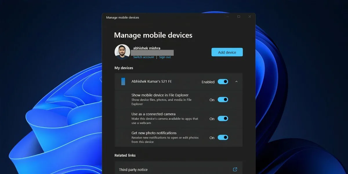 Trang quản lý thiết bị di động trên Windows 11 hiển thị điện thoại Android đã kết nối và tùy chọn hiển thị trong File Explorer.