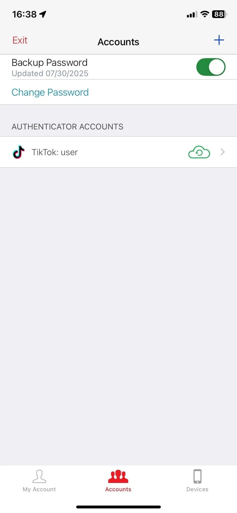 Trang tài khoản trong ứng dụng Authy hiển thị các mã xác thực 2FA