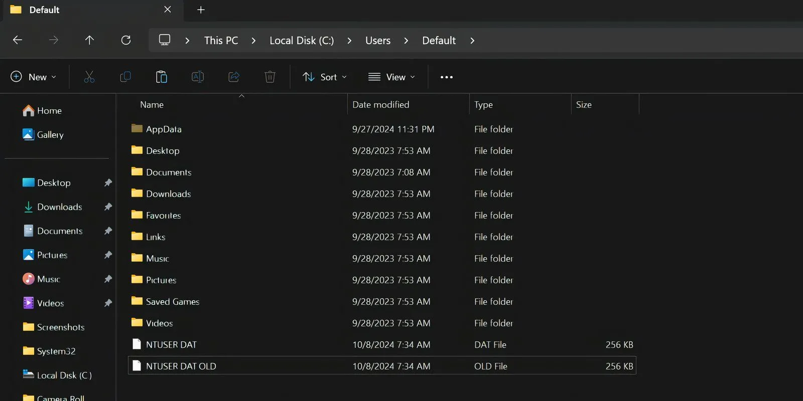 Truy cập thư mục Default trong File Explorer để sao chép hoặc thay thế tệp NTUSER.DAT.