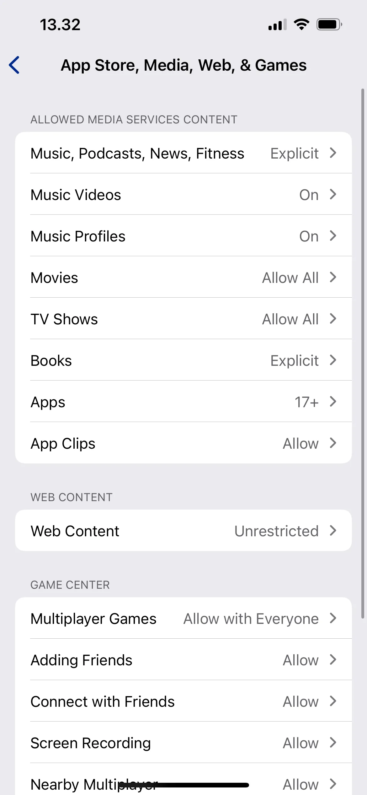Tùy chỉnh cài đặt bộ lọc nội dung nhạy cảm cho Apple Music trong phần Giới hạn Nội dung &amp; Quyền riêng tư của iPhone