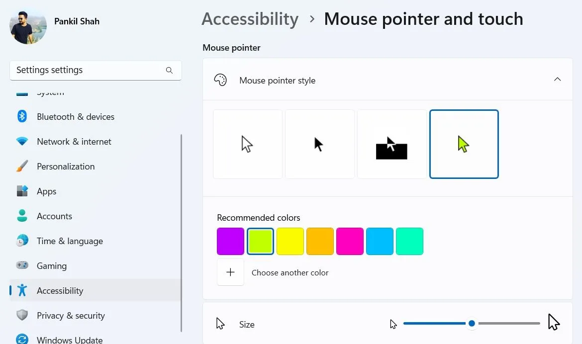 Tùy chọn con trỏ chuột và cảm ứng trong ứng dụng Cài đặt Windows 11, cho phép người dùng thay đổi kích thước và màu sắc con trỏ.