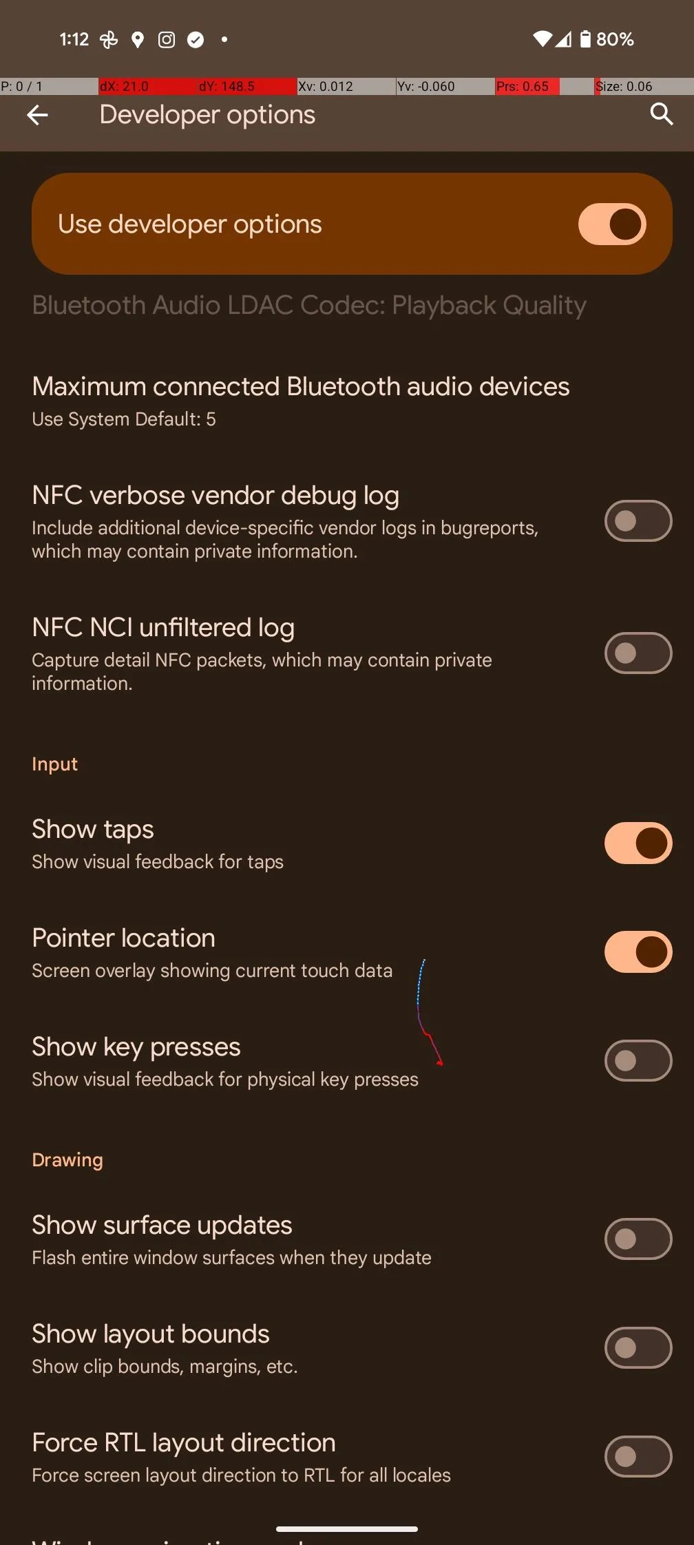 Tùy chọn &quot;Hiển thị thao tác chạm&quot; và &quot;Vị trí con trỏ&quot; trong Tùy chọn nhà phát triển Android, giúp hiển thị điểm chạm trên màn hình