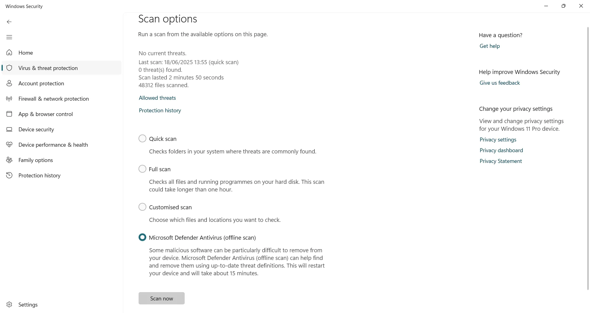 Tùy chọn Microsoft Defender Antivirus (offline scan) trong Windows Security để quét sâu hơn.