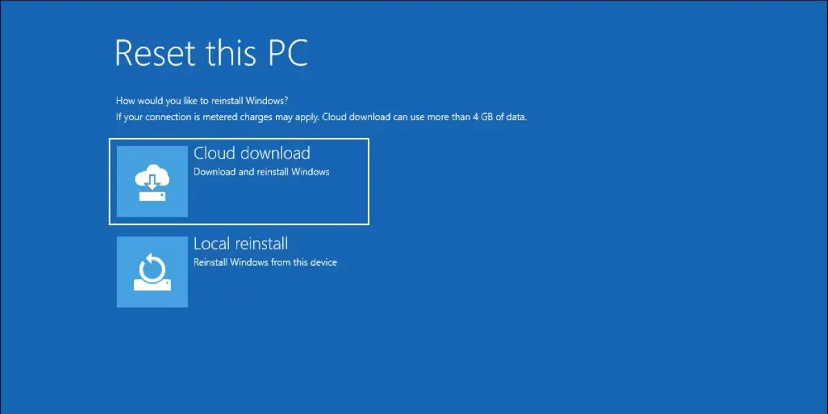 Tùy chọn tải xuống đám mây hoặc cài đặt cục bộ khi đặt lại Windows 11 qua WinRE.