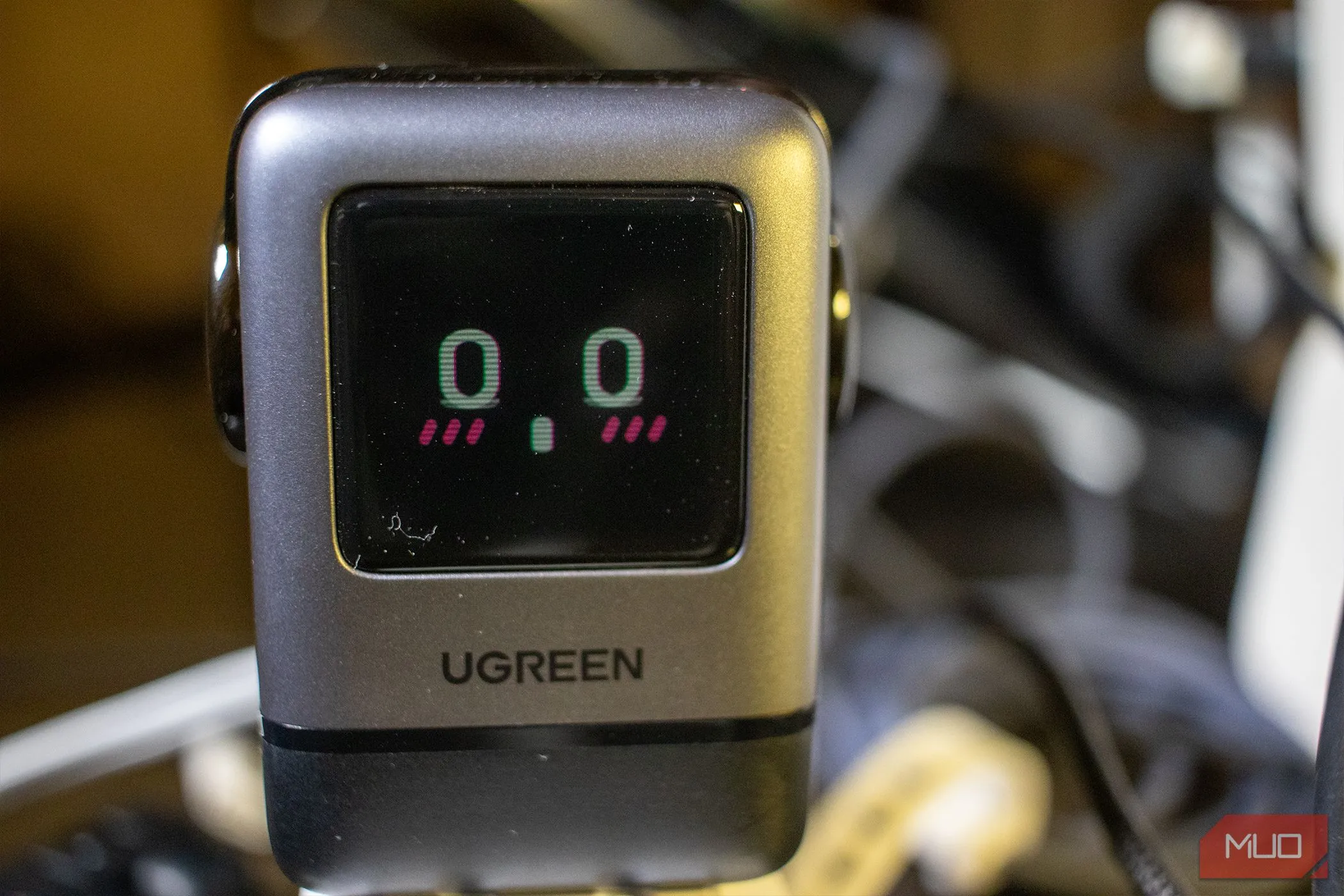 Ugreen Uno Charger 100W với thiết kế nhỏ gọn và cá tính