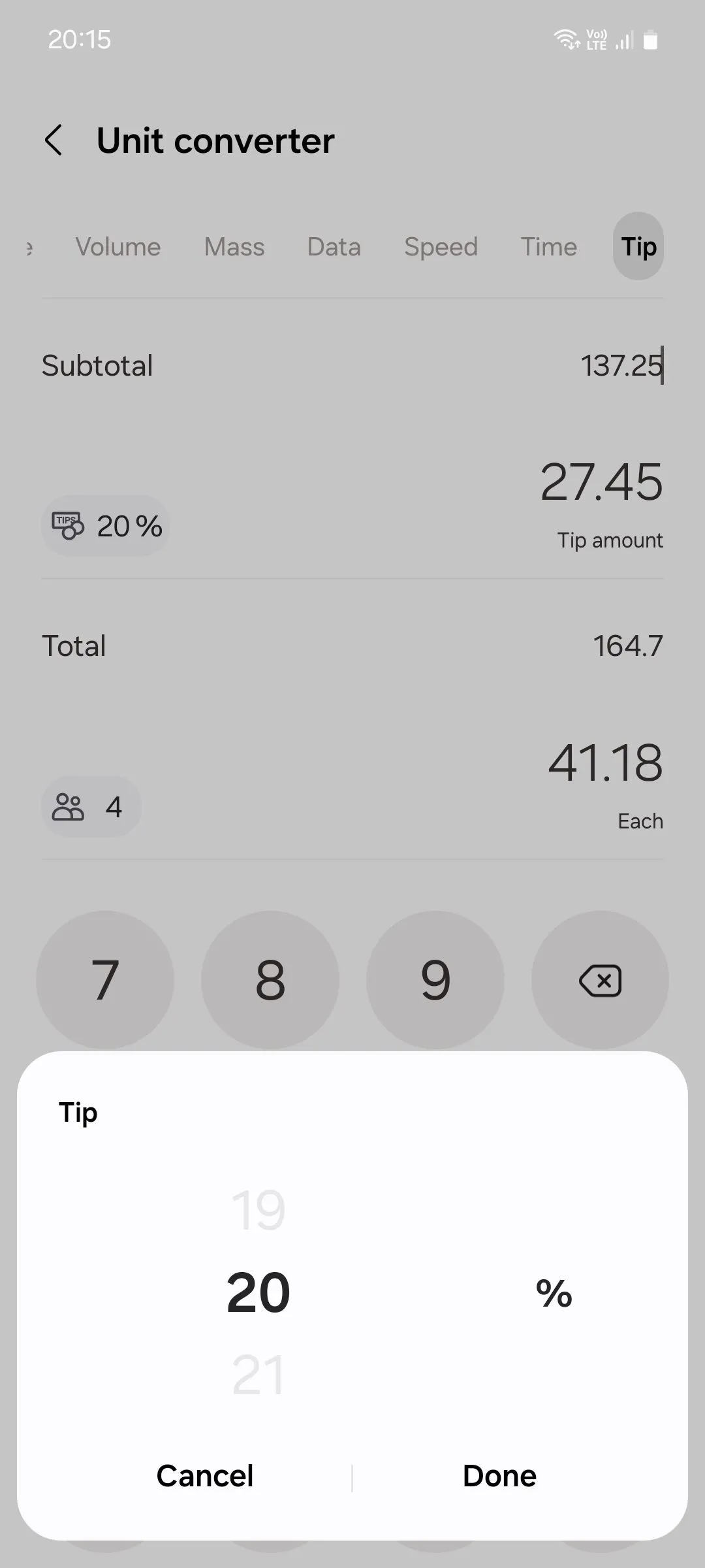 Ứng dụng Máy tính Samsung hiển thị màn hình tính tiền tip và chia hóa đơn