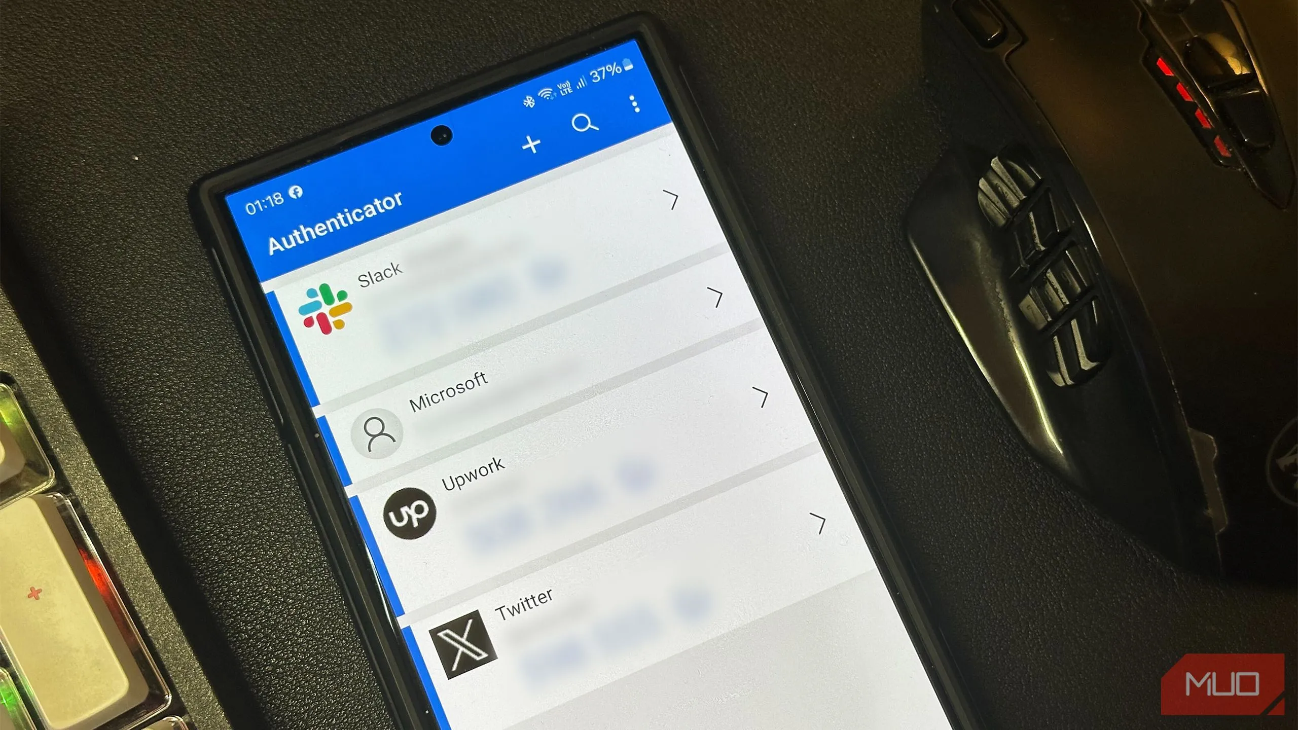 Ứng dụng Microsoft Authenticator hiển thị trên điện thoại Samsung Galaxy S24 Ultra, minh họa tính năng xác thực hai yếu tố.