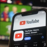 Ứng dụng YouTube trên điện thoại Android với nút 'Phát gì đó' nổi bật
