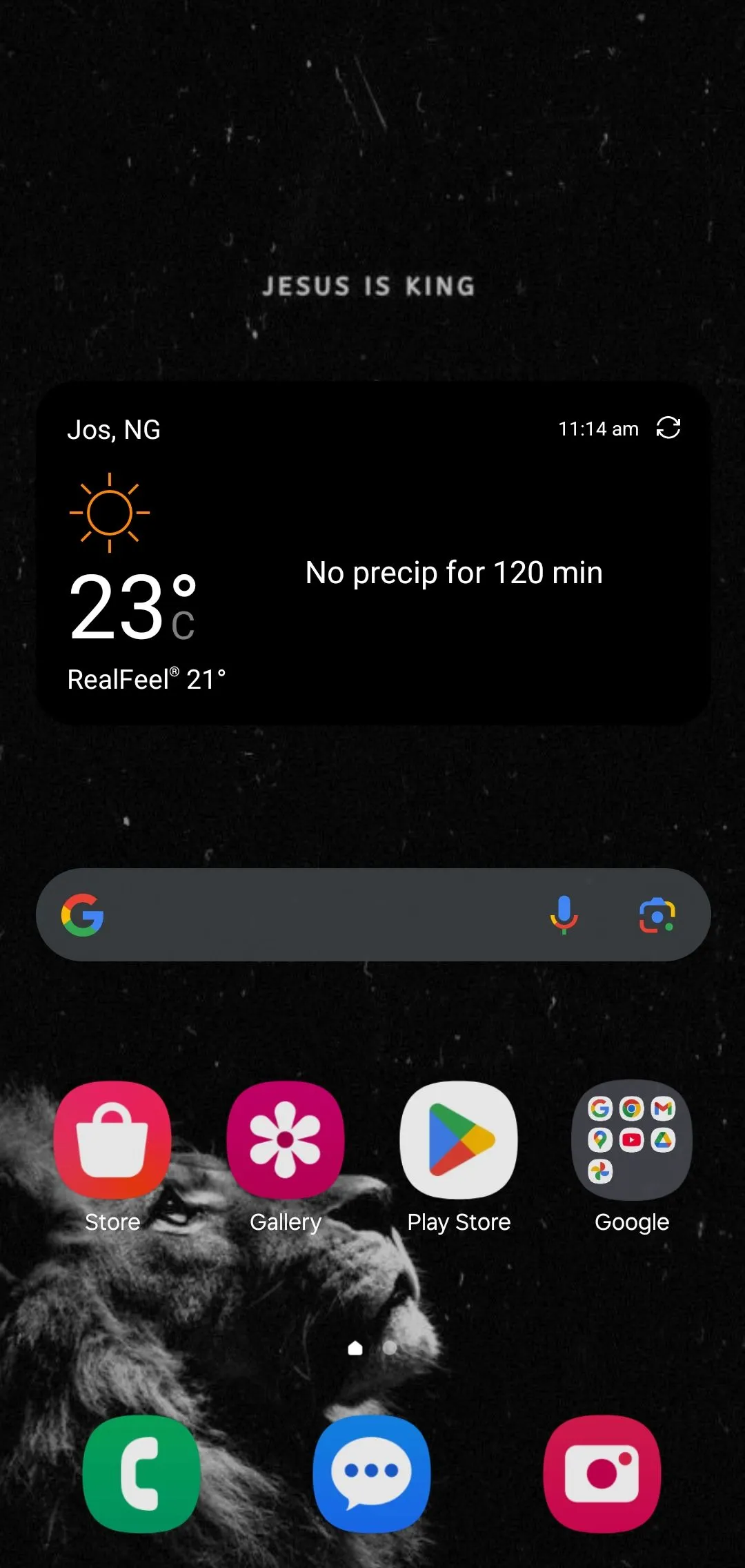 Widget AccuWeather được hiển thị trực tiếp trên màn hình chính Android.