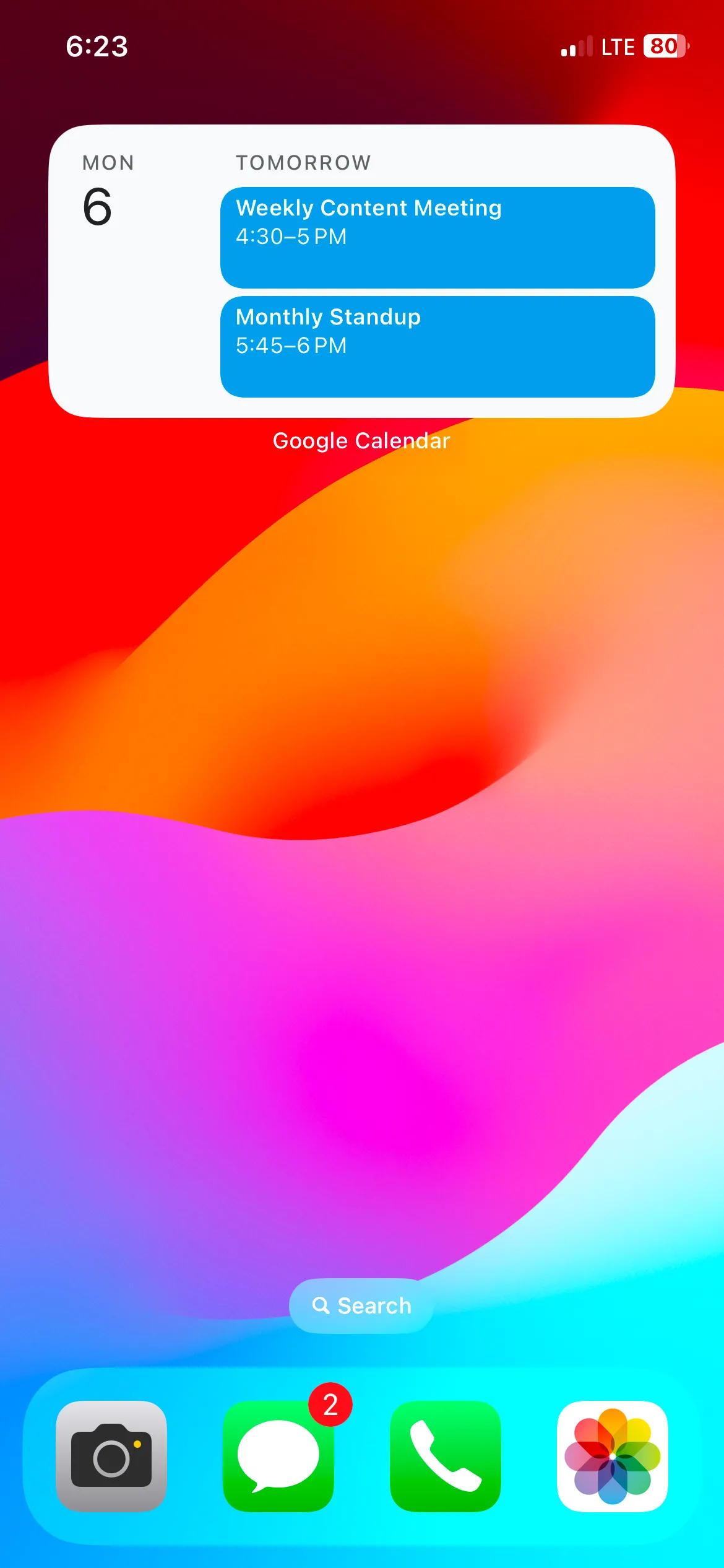 Widget Google Calendar trên màn hình chính iPhone hiển thị các sự kiện sắp tới trong ngày