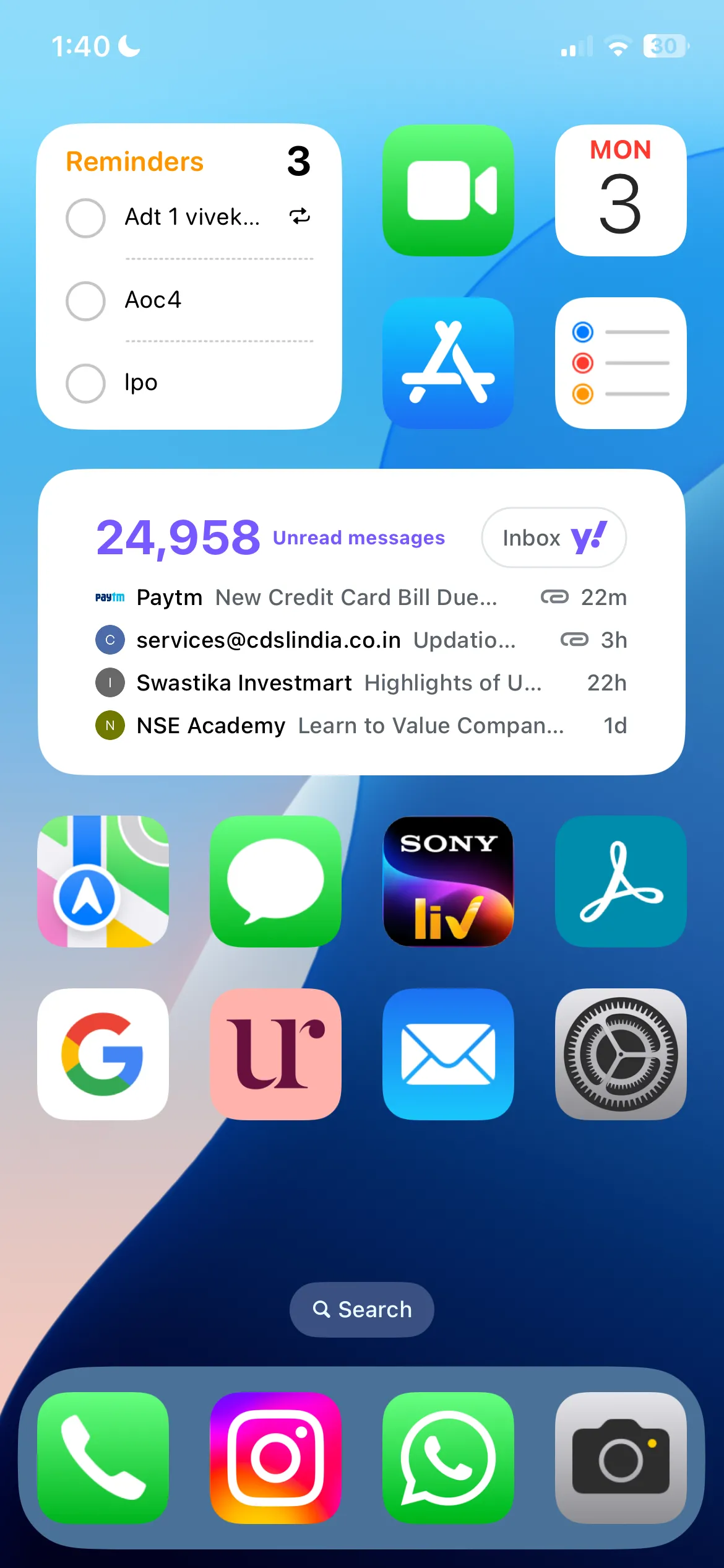 Widget Mail và Ghi chú trên màn hình chính iPhone, cho thấy cách tận dụng không gian hiệu quả.