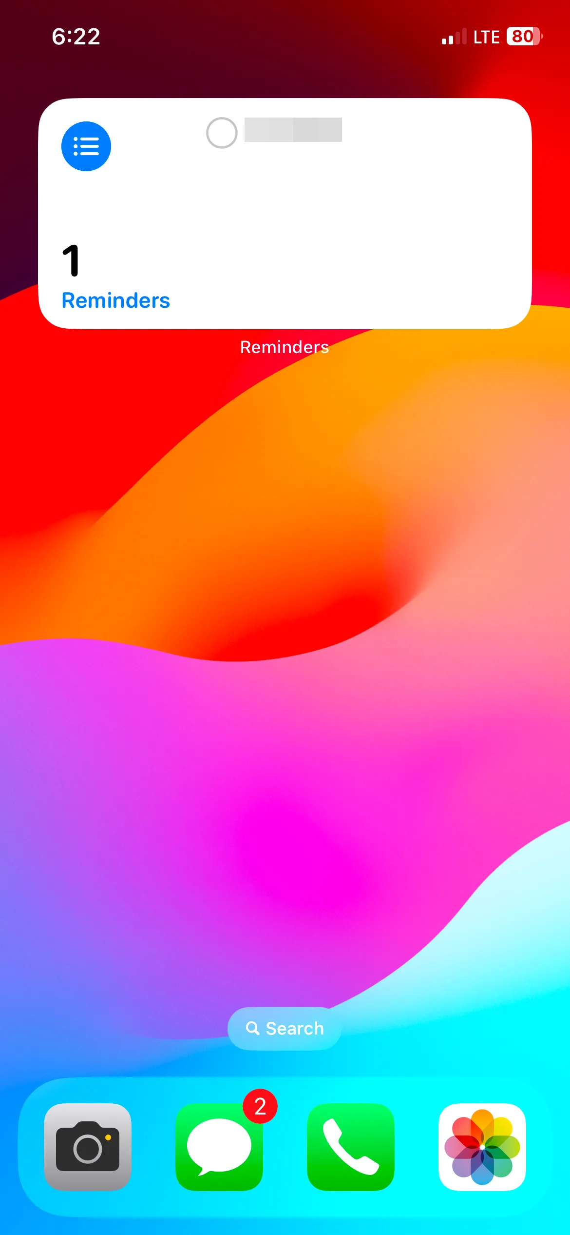 Widget Reminders trên màn hình chính iPhone hiển thị danh sách công việc cần làm