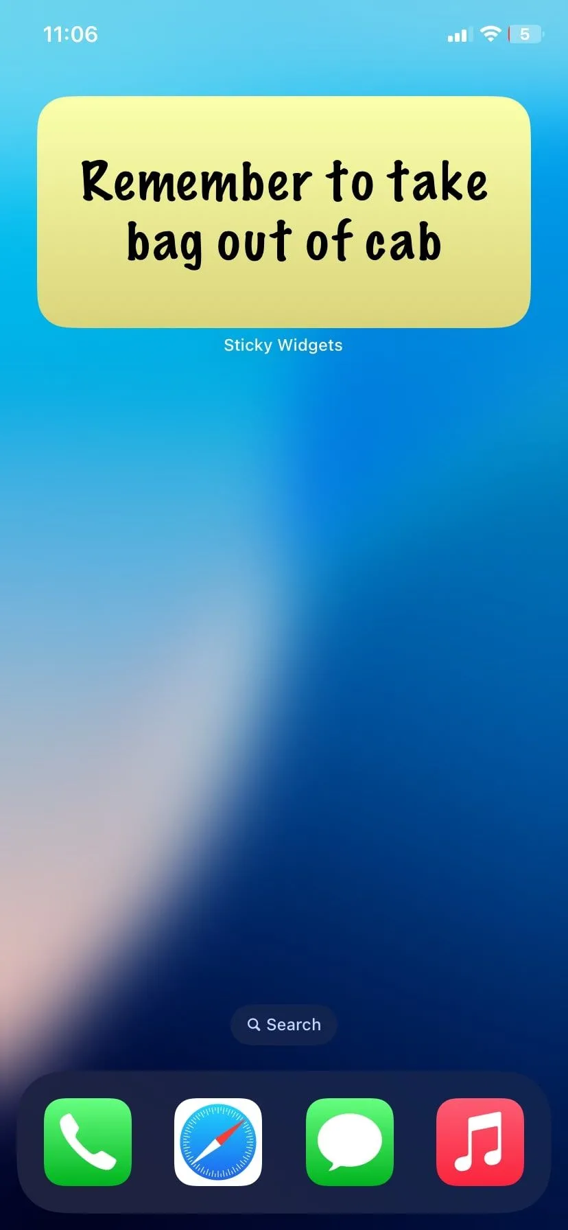 Widget Sticky Widgets hiển thị ghi chú nhanh trên màn hình chính iPhone, giúp người dùng dễ dàng theo dõi các thông tin quan trọng.